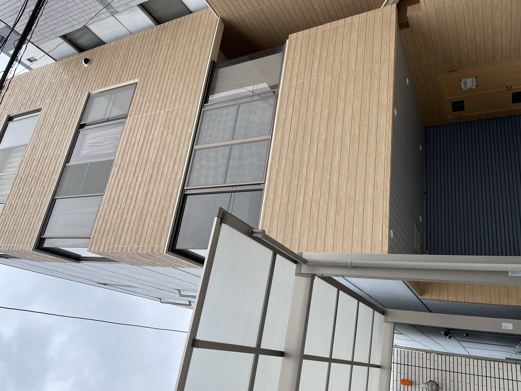 名古屋・鶴舞の4階建てビル外観